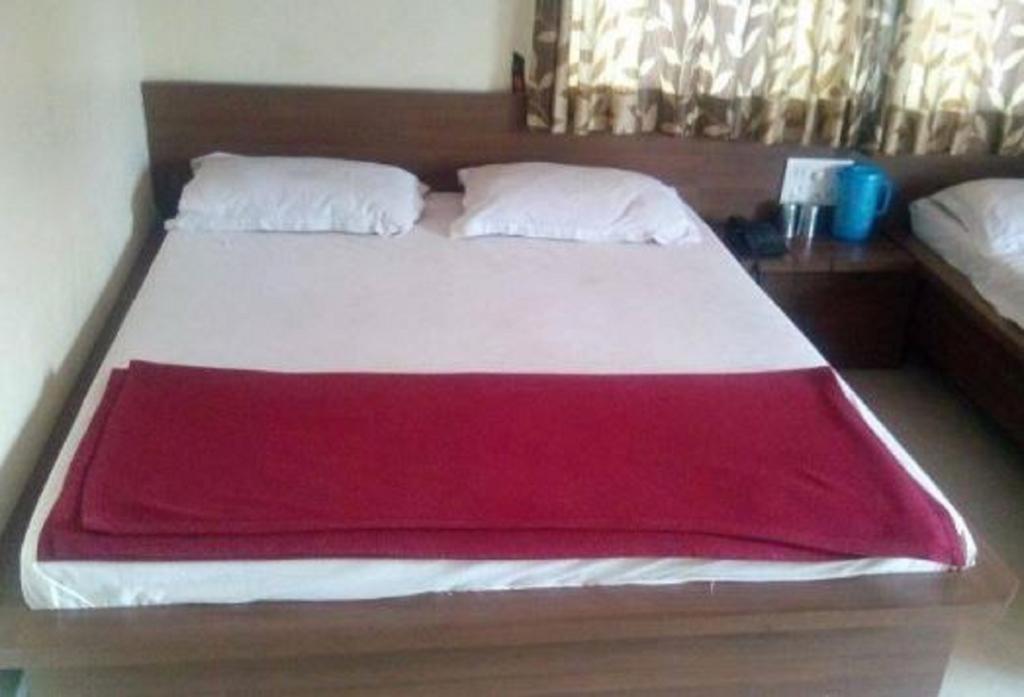 Sri Sai Sannidhi Hotel Shirdi Exterior foto
